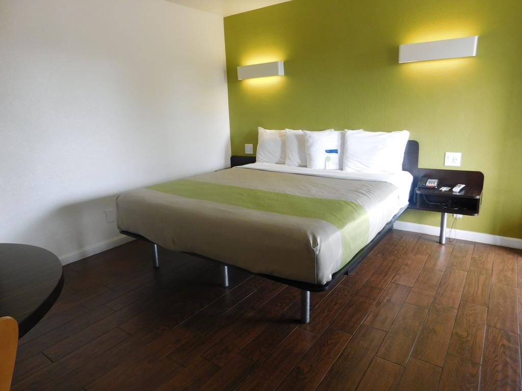 מונטריי Fisherman'S Cove Inn מראה חיצוני תמונה